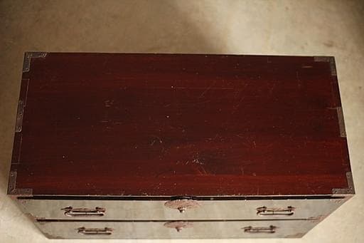 綺麗な丸金具庄内箪笥　2段