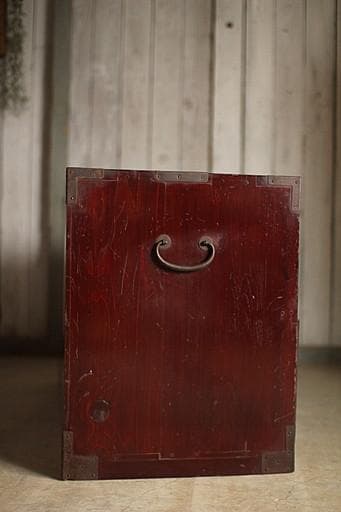 綺麗な丸金具庄内箪笥　2段