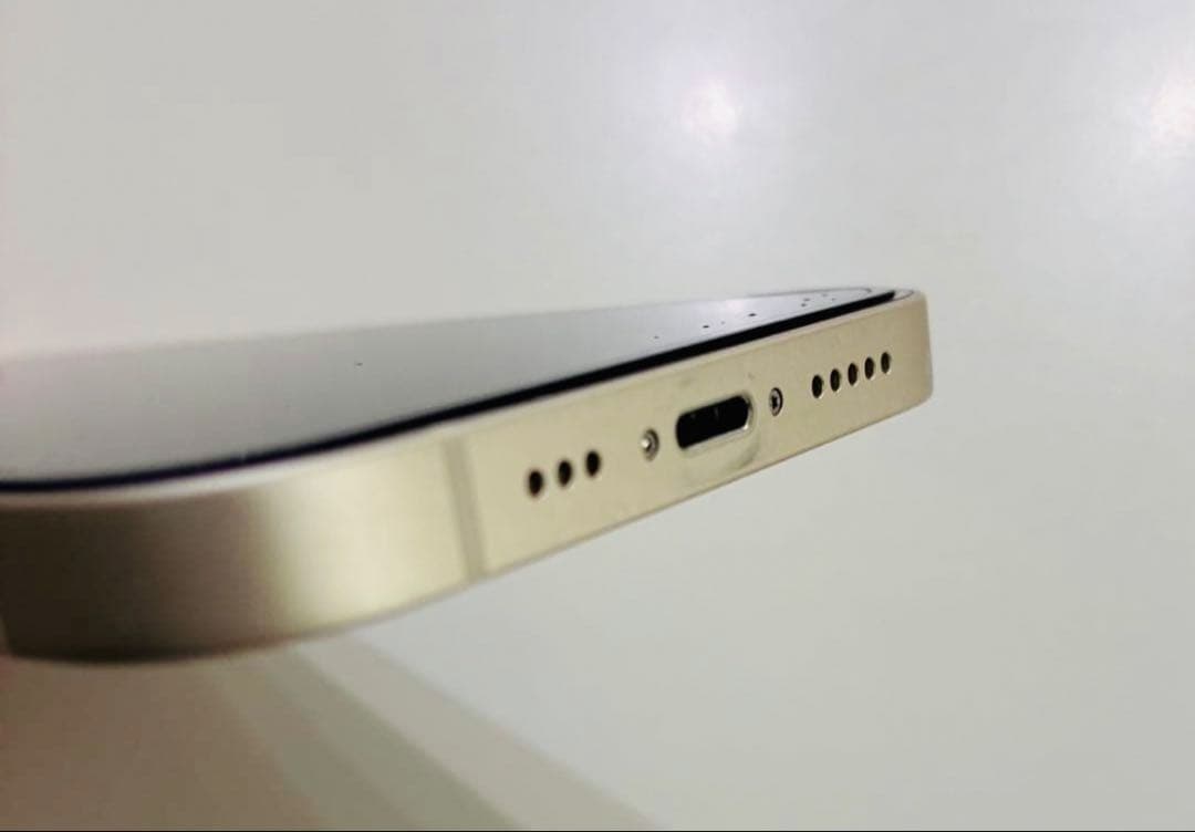 Apple iPhone13 ホワイト 128GB 本体 白 スターライト