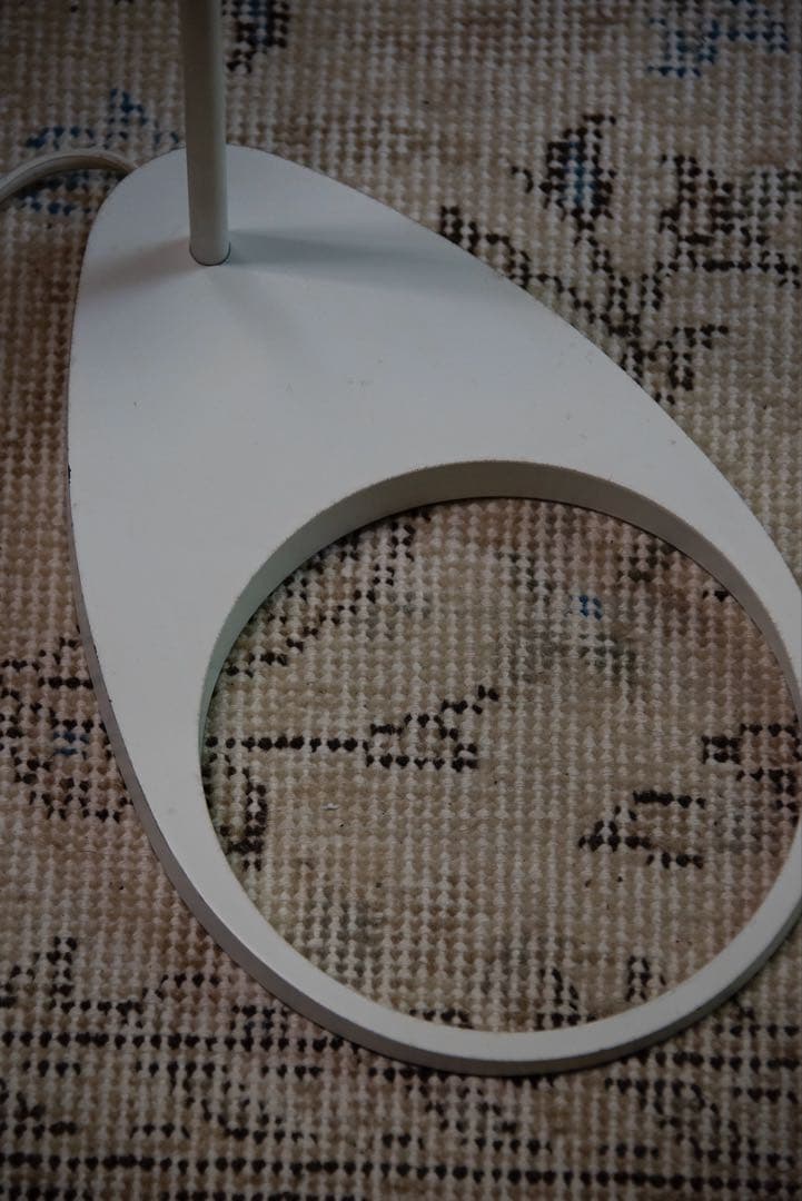 アルネヤコブセン　AJフロア スタンドライト 白 ルイスポールセン