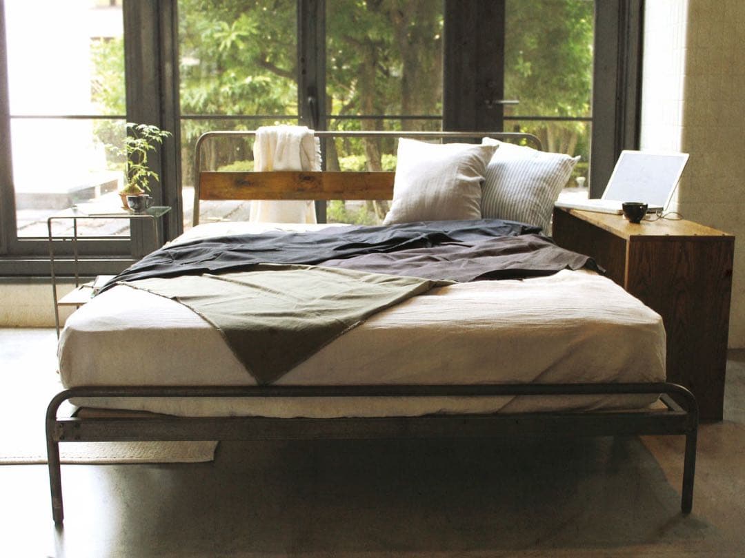 [moy@]【美品】アデペシュ socph bed セミダブル　ソコフ