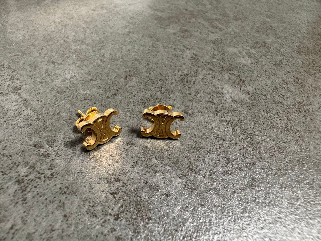 片耳用①【CELINE】トリオンフ ゴールドピアス