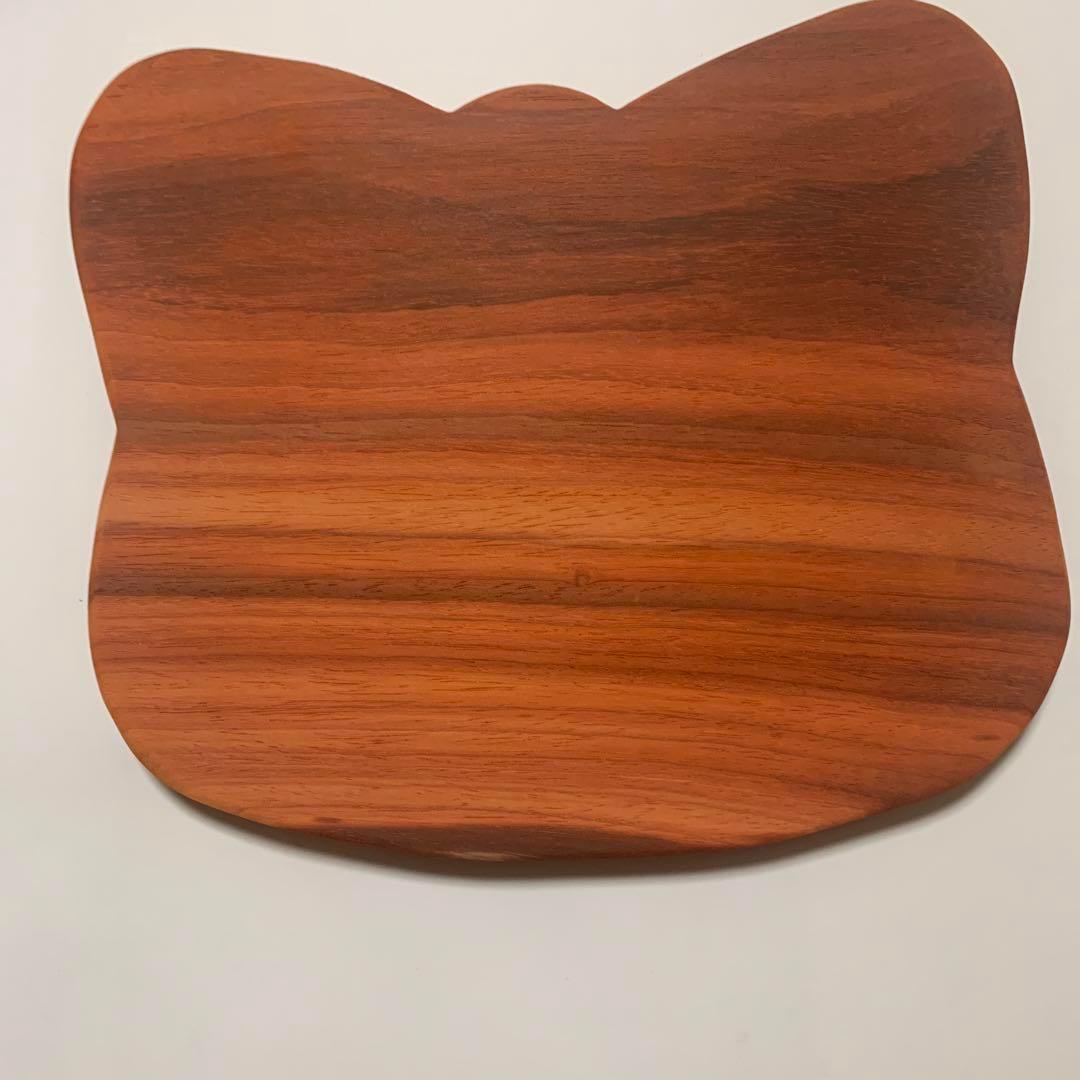 ♪♪　可愛いネコちゃんモチーフ　パドック　カッティングボード　まな板 　一枚板