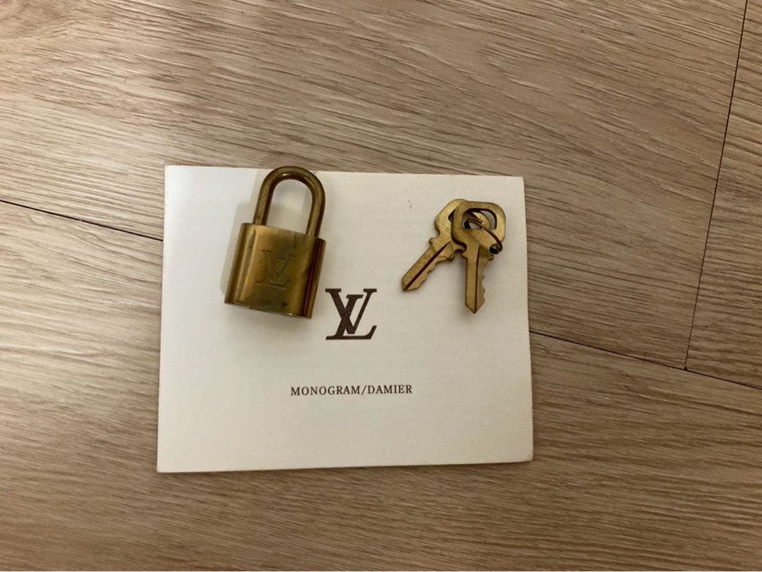 LOUISVUITTON ルイヴィトン キーポル バンドリエール