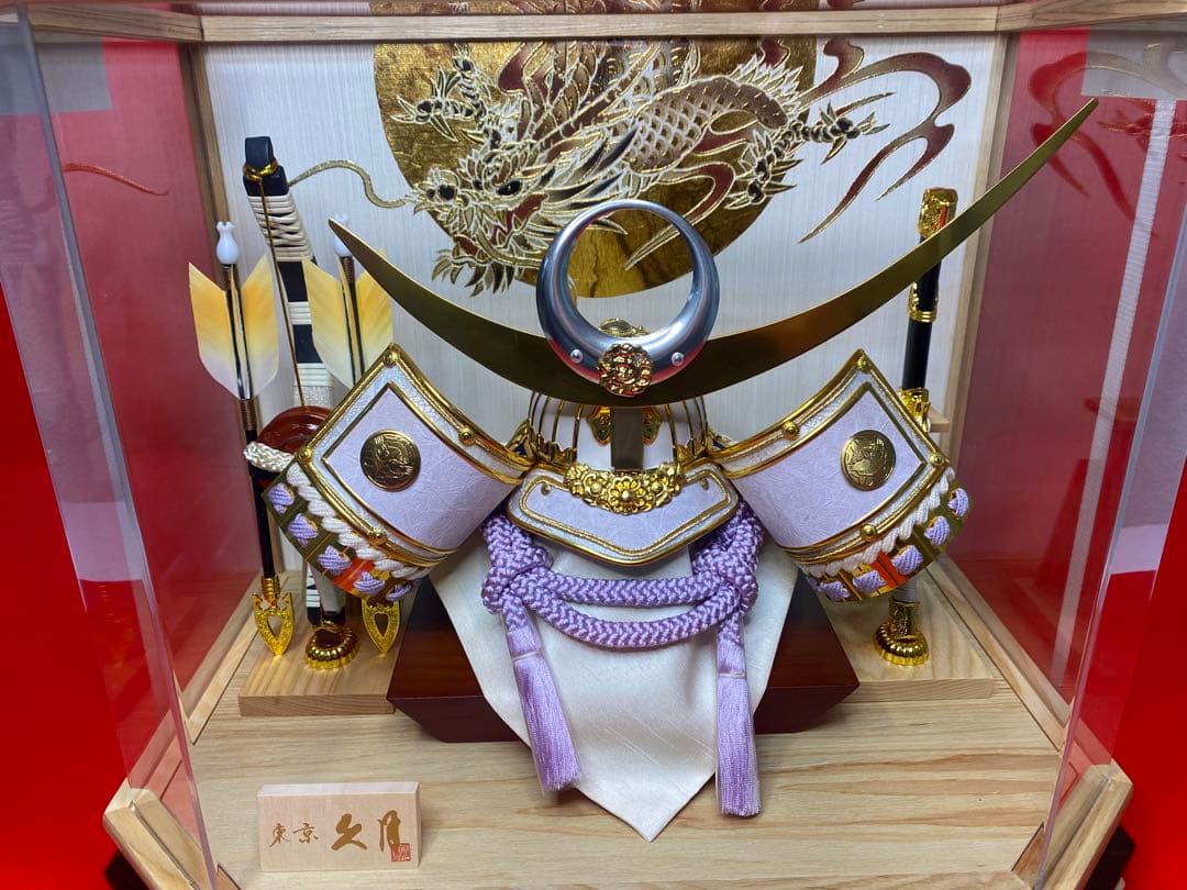 上杉謙信　東京久月　五月人形　兜飾り木目六角パノラマクリルケース入