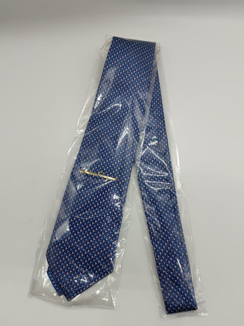 【Salvatore Ferragamo】新品　メンズシルクネクタイ　幾何学模様