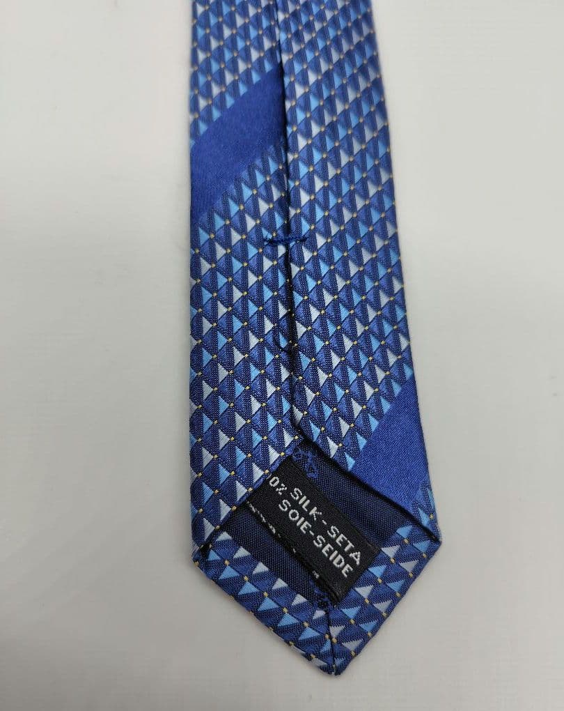 【Salvatore Ferragamo】新品　メンズシルクネクタイ　幾何学模様