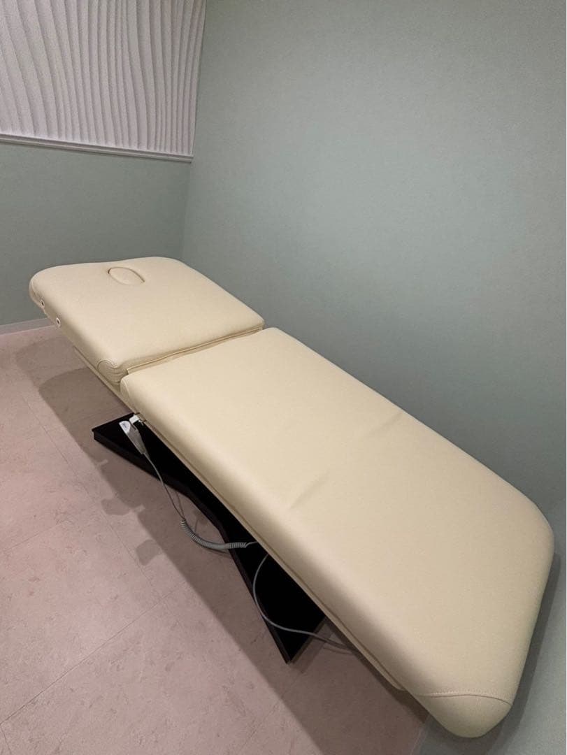 リクライニングマッサージチェア クリーム色