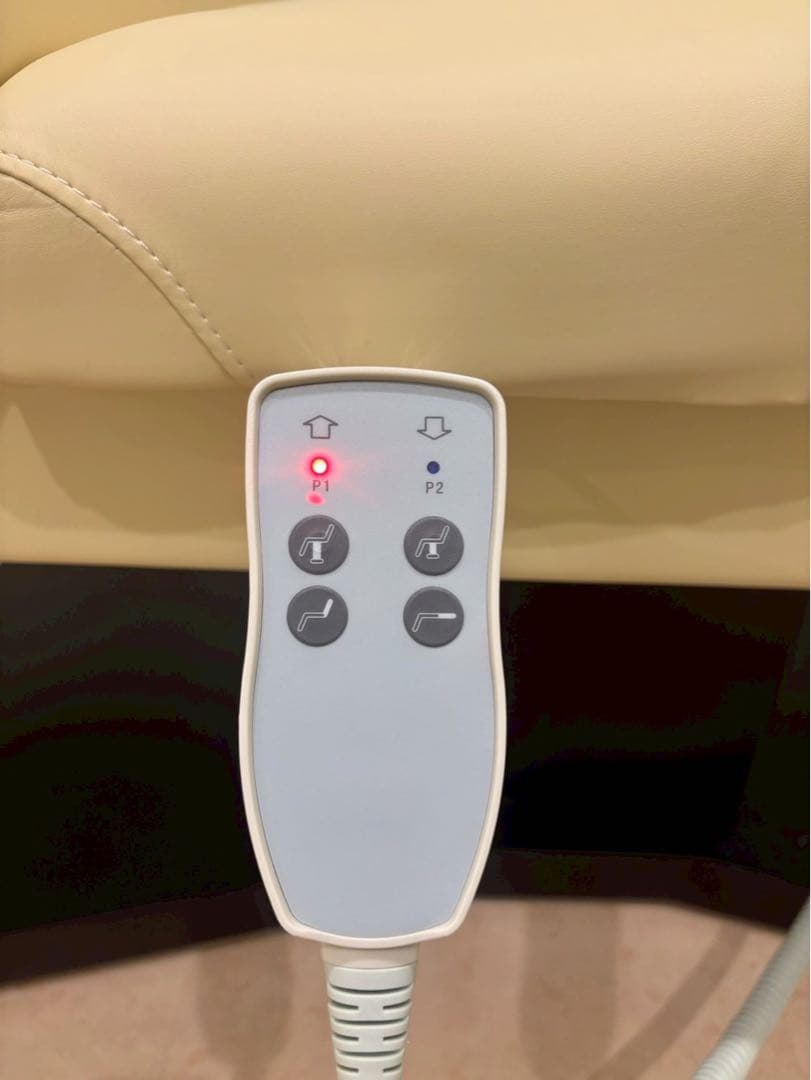 リクライニングマッサージチェア クリーム色