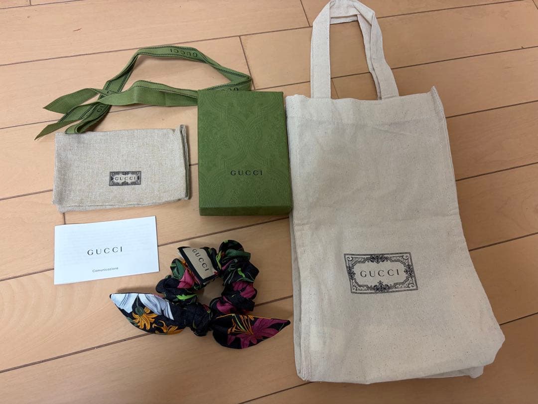 新品未使用☆GUCCI☆花柄シュシュ☆グッチ