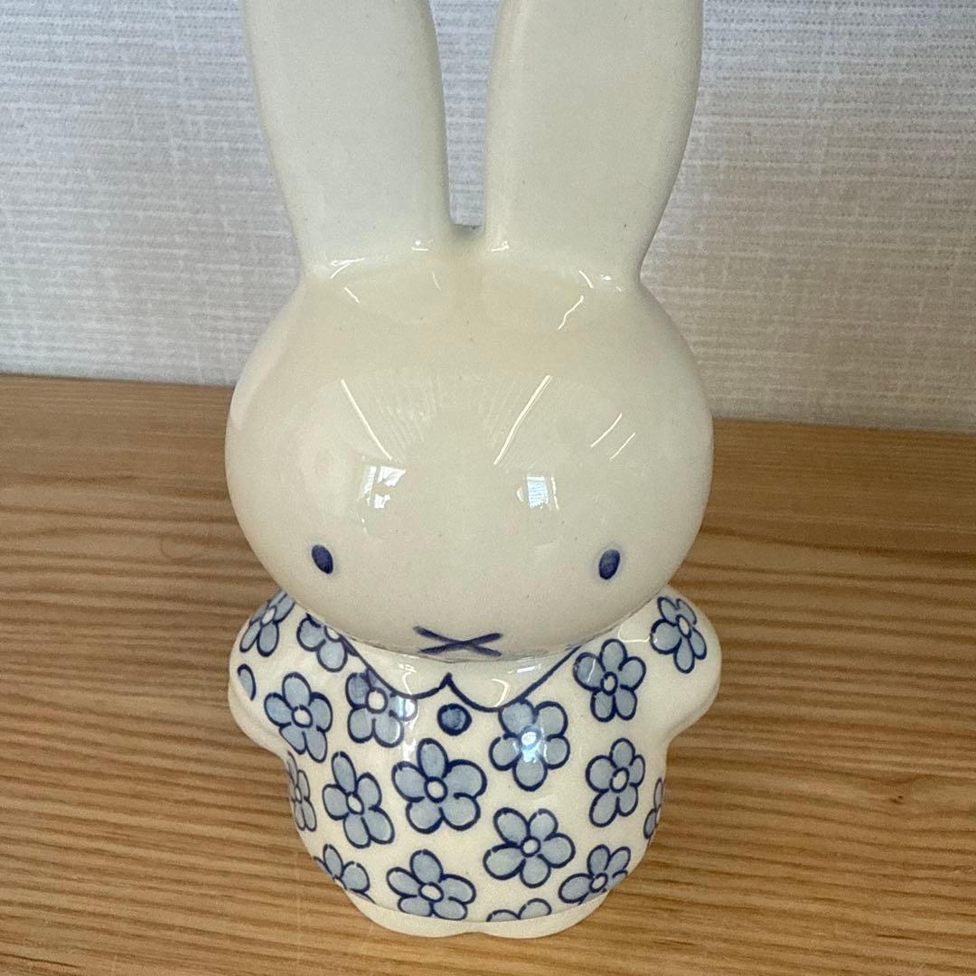 大阪関西万博　オランダ館　ミッフィー　スタチュー　デルフト陶器