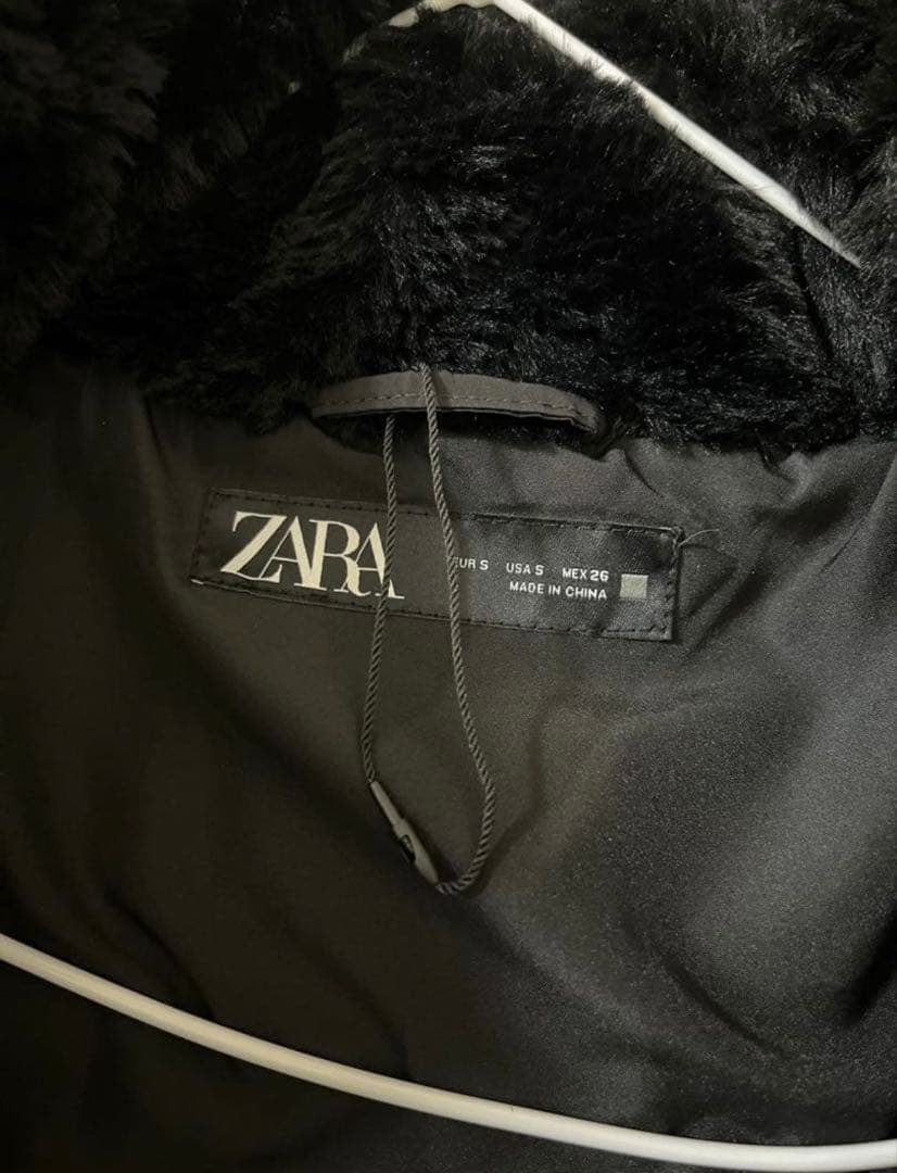 ZARA セミロング丈フード付きダウンジャケット Ｓサイズ