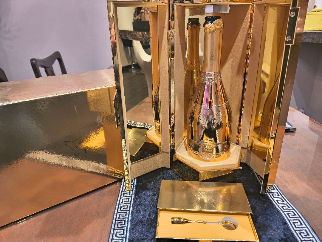 エンジェル　シャンパン 2007 ゴールドエディション　空き瓶　外箱+チャーム付