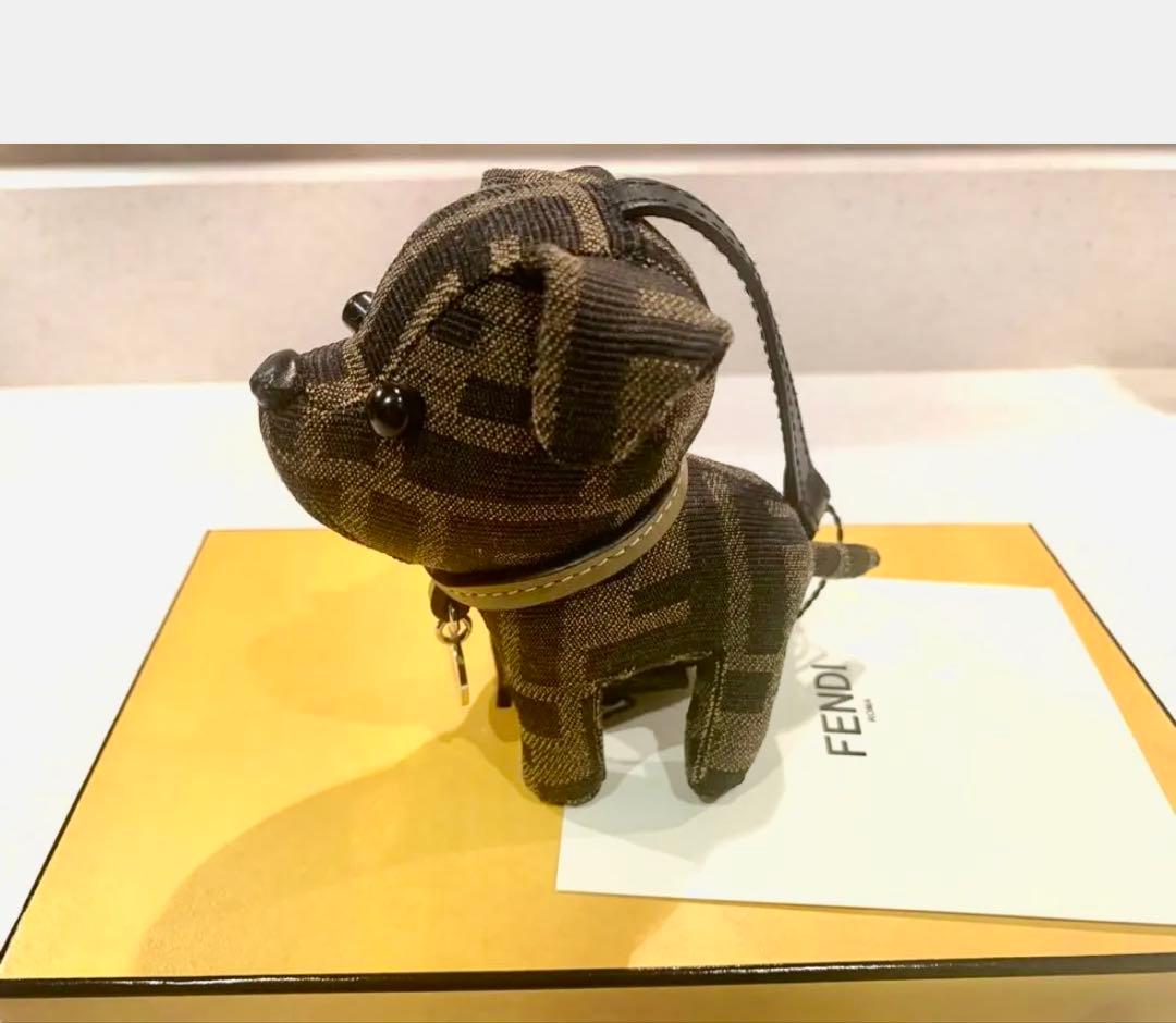 【FENDI】チャーム キーホルダー 犬 ブラウン 箱あり 未使用