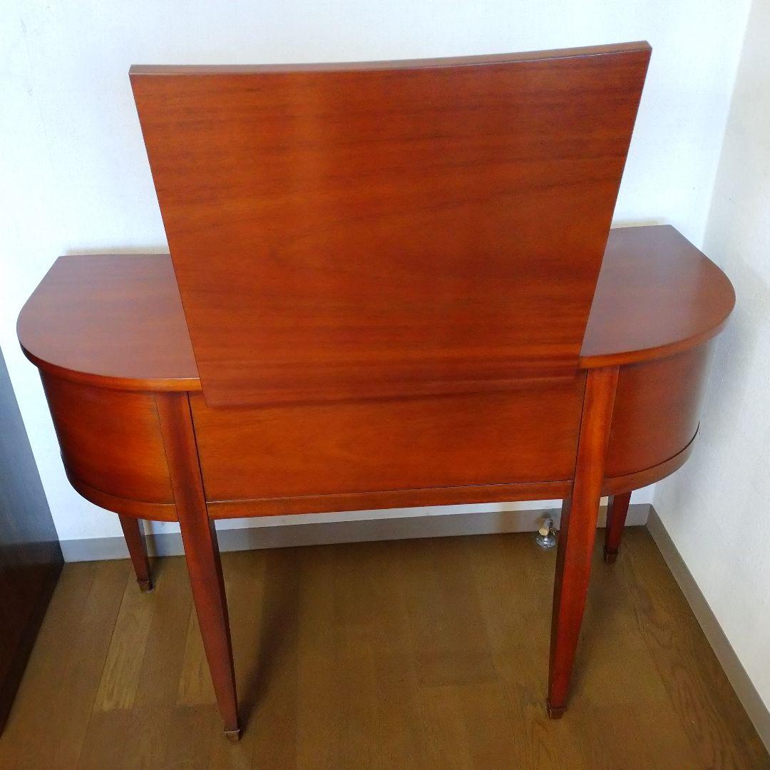 新品・未使用、ドレクセルヘリテイジ トライユン 化粧机(Poudre)