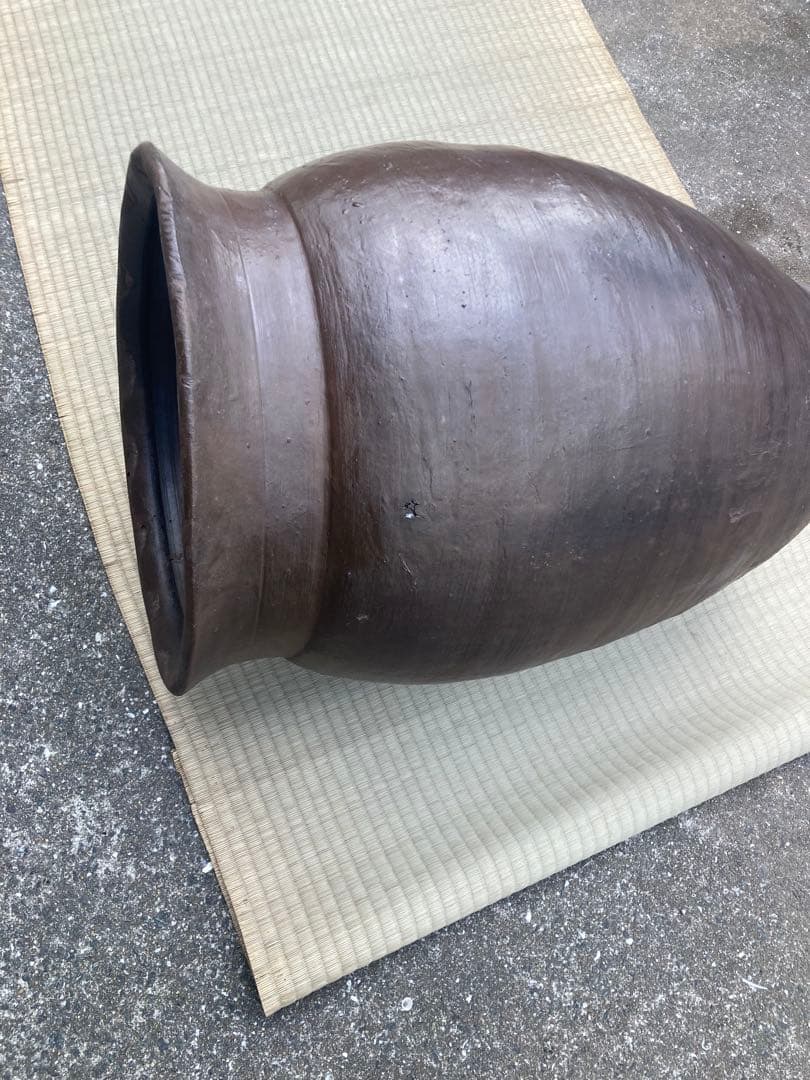 時代物 陶器の大型甕 古い壺 。茶褐色。和モダン 高さ64センチ