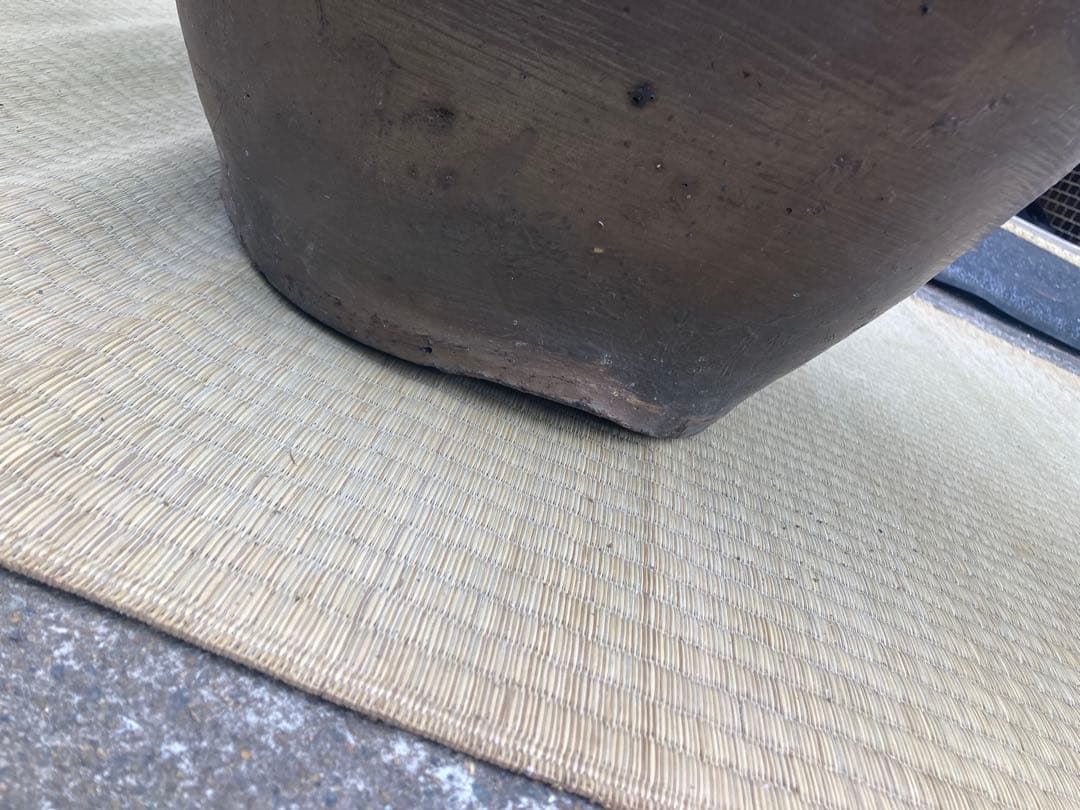 時代物 陶器の大型甕 古い壺 。茶褐色。和モダン 高さ64センチ