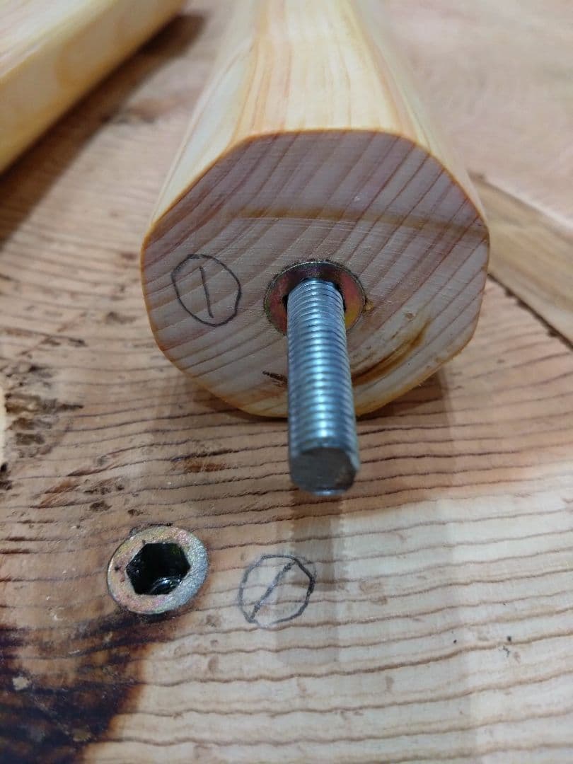 杉の輪切り円形ローテーブル⑰　モネエド❕樹齢約75年杉の模様が綺麗❕