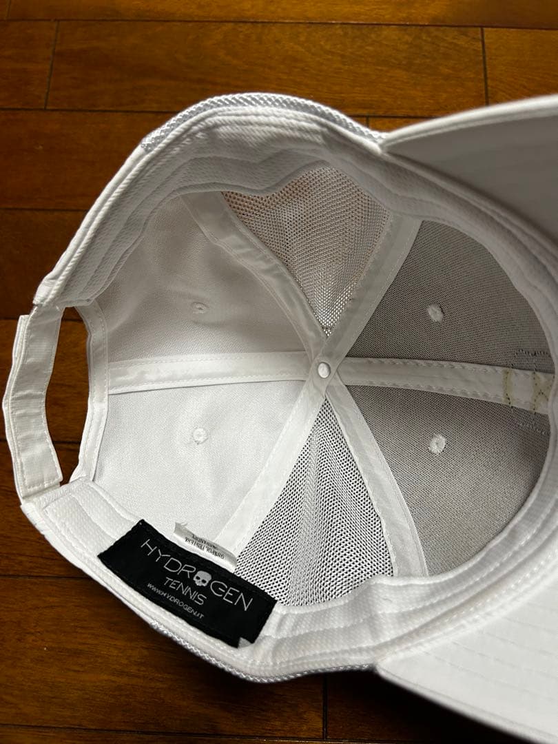 美品　ハイドロゲン　テニスTシャツ４枚・ショートパンツ・帽子セット