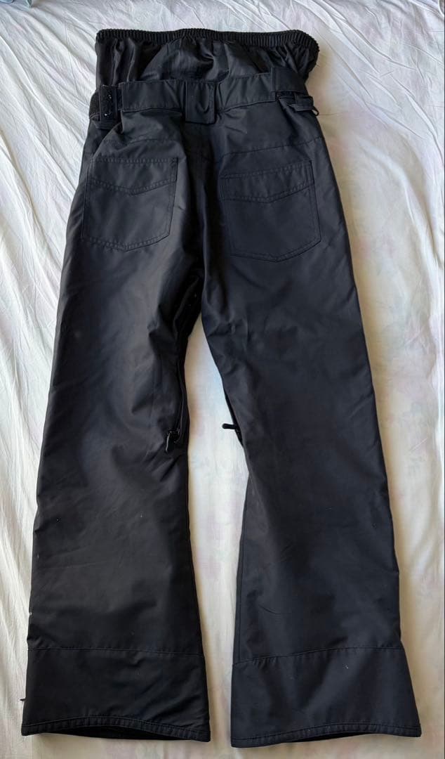 ダークグリーンジャケットとブラックパンツのスノボウェアセット