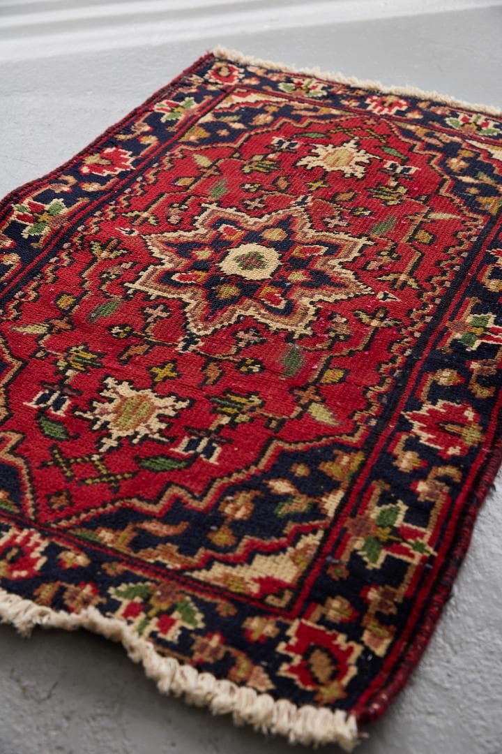 ヴィンテージラグ　ペルシャ絨毯　ハマダン産（94×60cm）赤　紺　緑　白　青