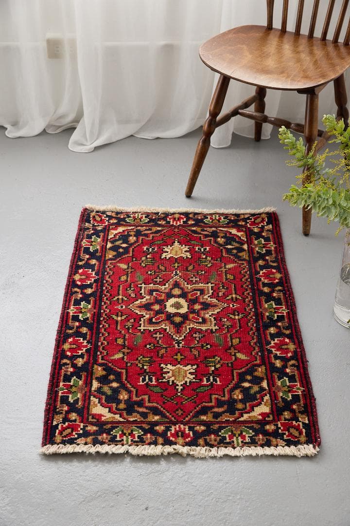 ヴィンテージラグ　ペルシャ絨毯　ハマダン産（94×60cm）赤　紺　緑　白　青