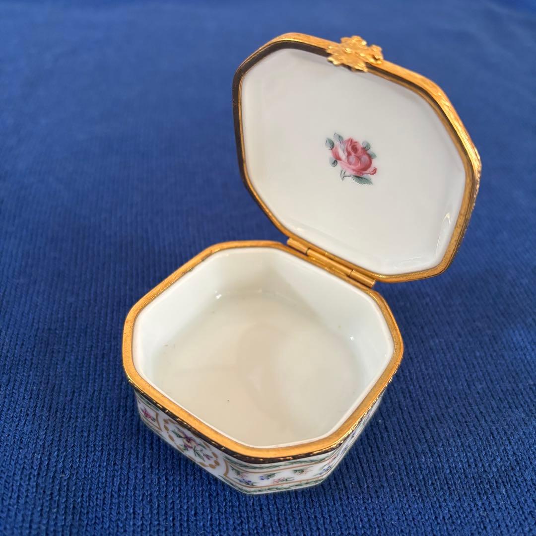 リモージュ アビランド　ルーブシエンヌ　　　　　一部手描き 小物入れ