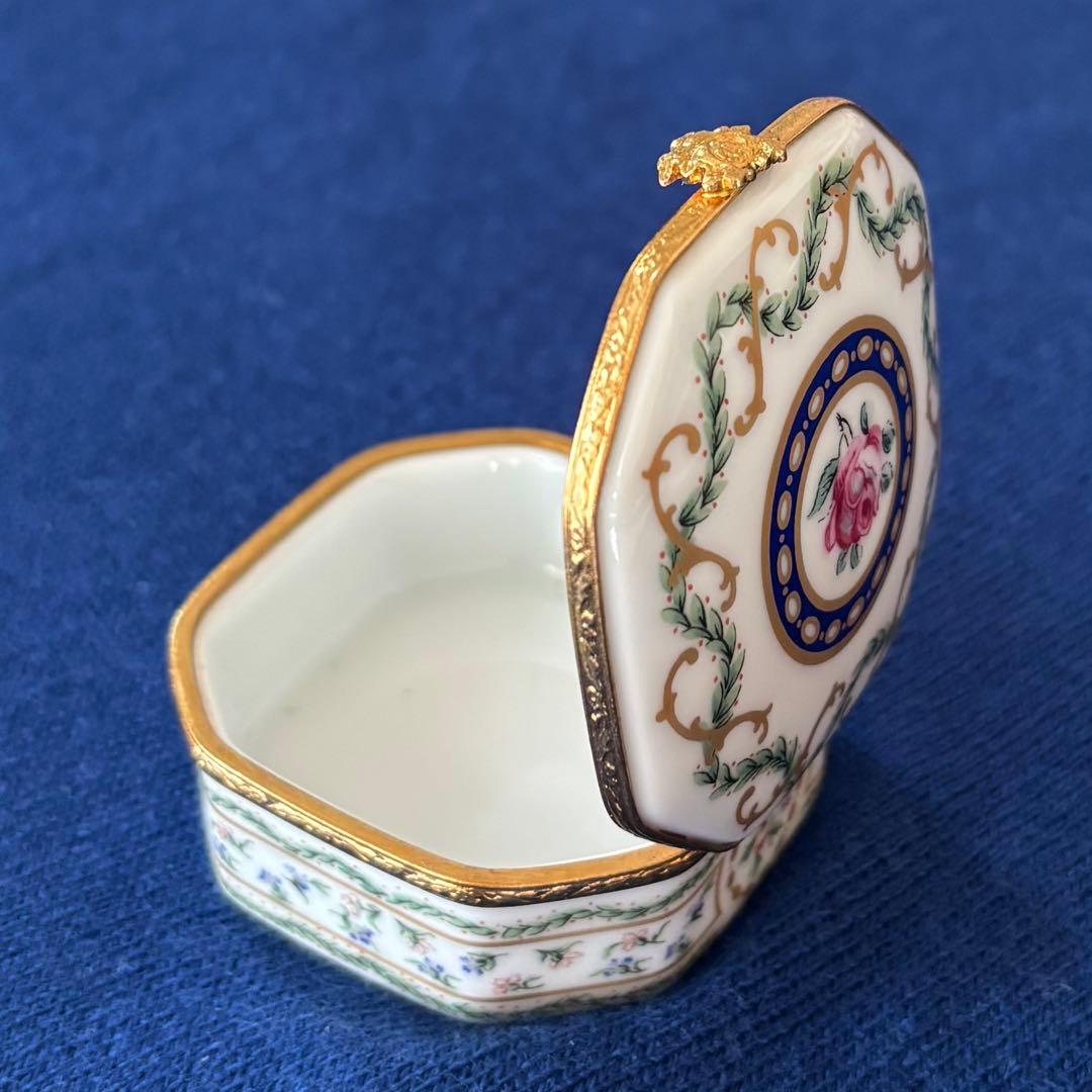 リモージュ アビランド　ルーブシエンヌ　　　　　一部手描き 小物入れ