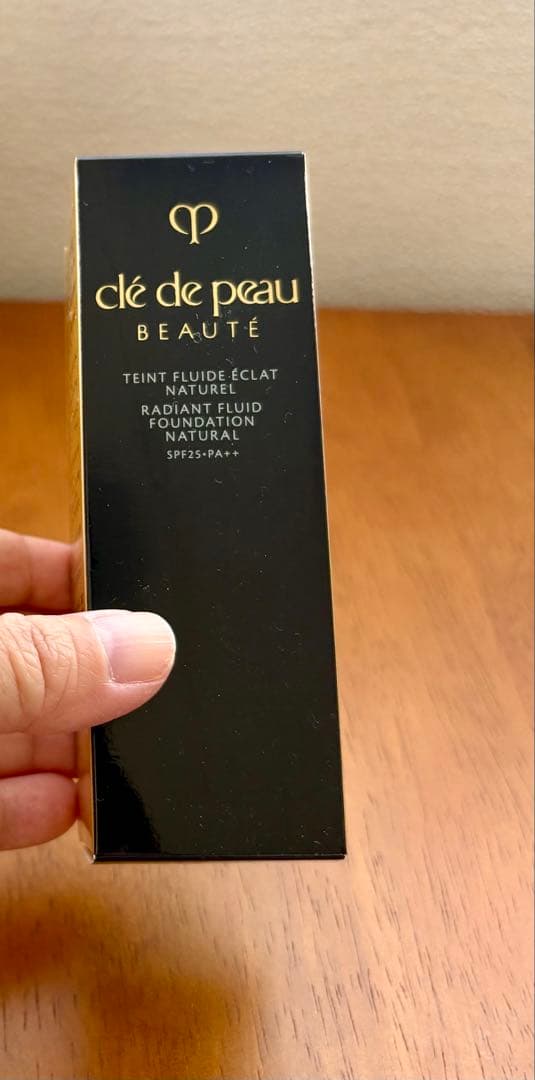 新品　クレ・ド・ポー ボーテ タンフリュイドエクラ　ナチュレル　オークル10