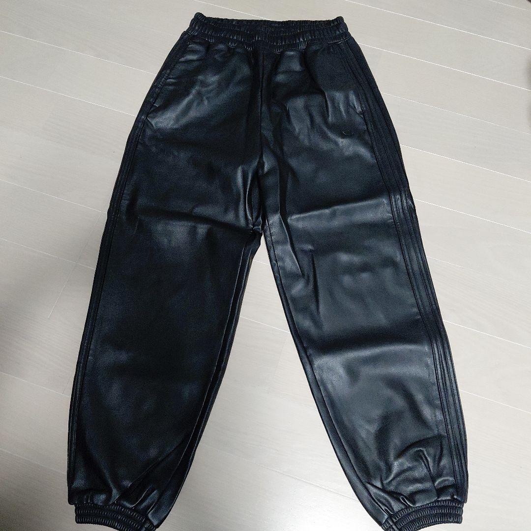 アディダス 合成皮革 ジョガーパンツ 黒