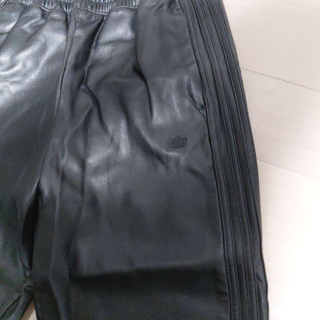 アディダス 合成皮革 ジョガーパンツ 黒