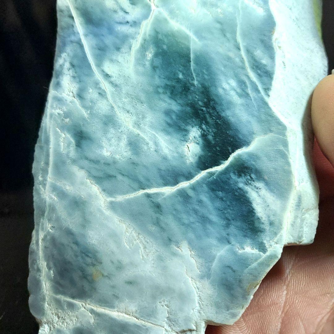 希少！産出量の少ないブルーグリーンが綺麗な グアテマラ翡翠原石3面磨き 550