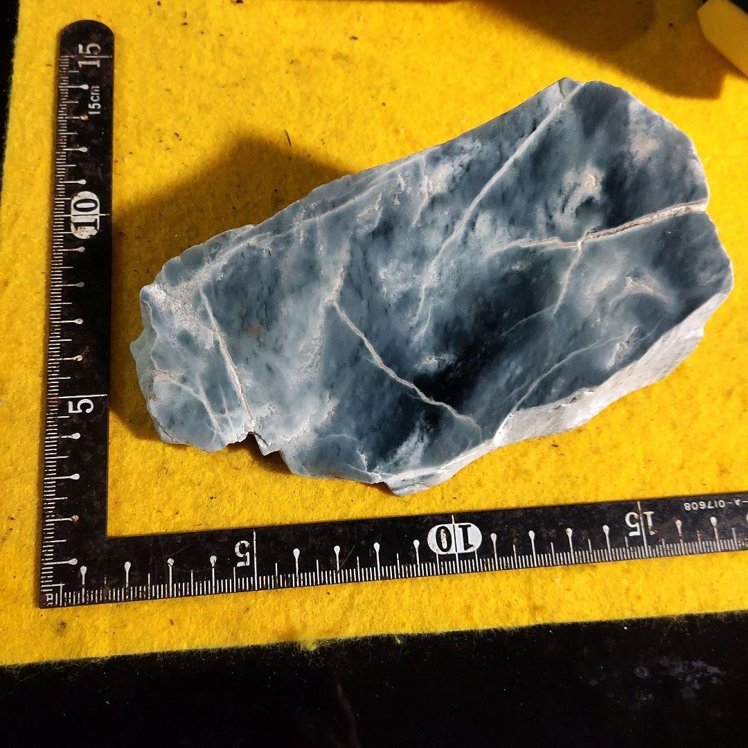 希少！産出量の少ないブルーグリーンが綺麗な グアテマラ翡翠原石3面磨き 550