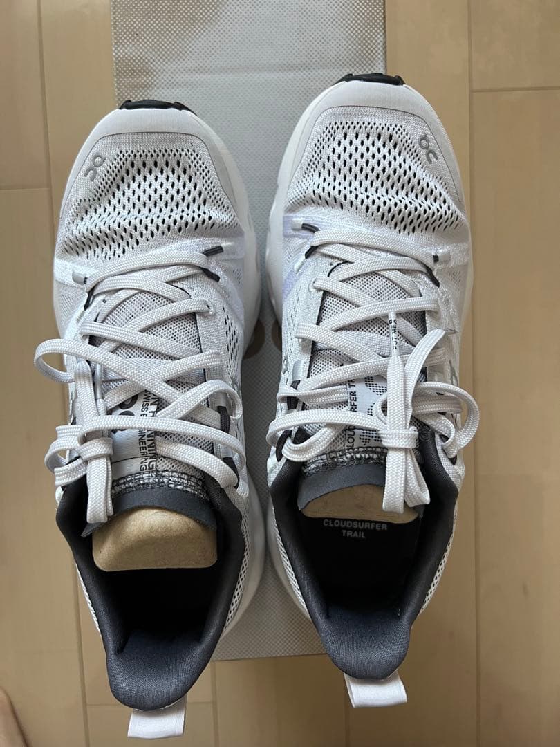 ONオンCloudsurfer Trailライニングシューズ スニーカー23.5