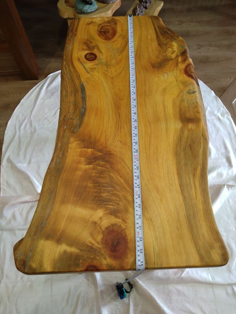 栗のテーブル、檜のテーブル　メルル❕