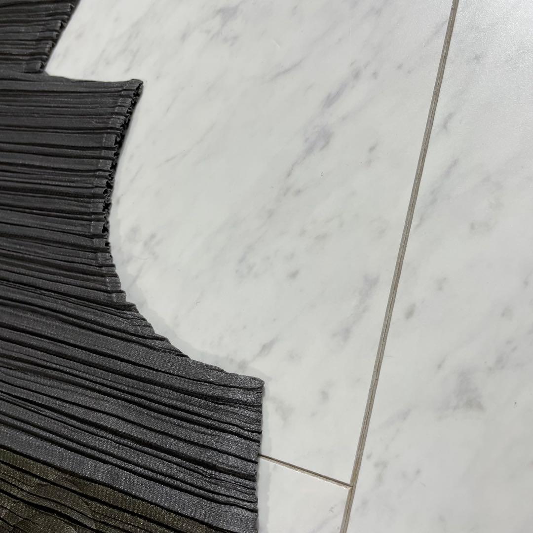 プリーツプリーズ イッセイミヤケ 横プリーツワンピース ノースリーブ バイカラー