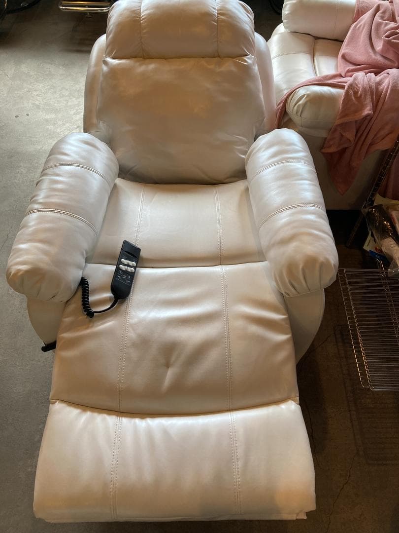 リクライニングホワイトチェア マツエク