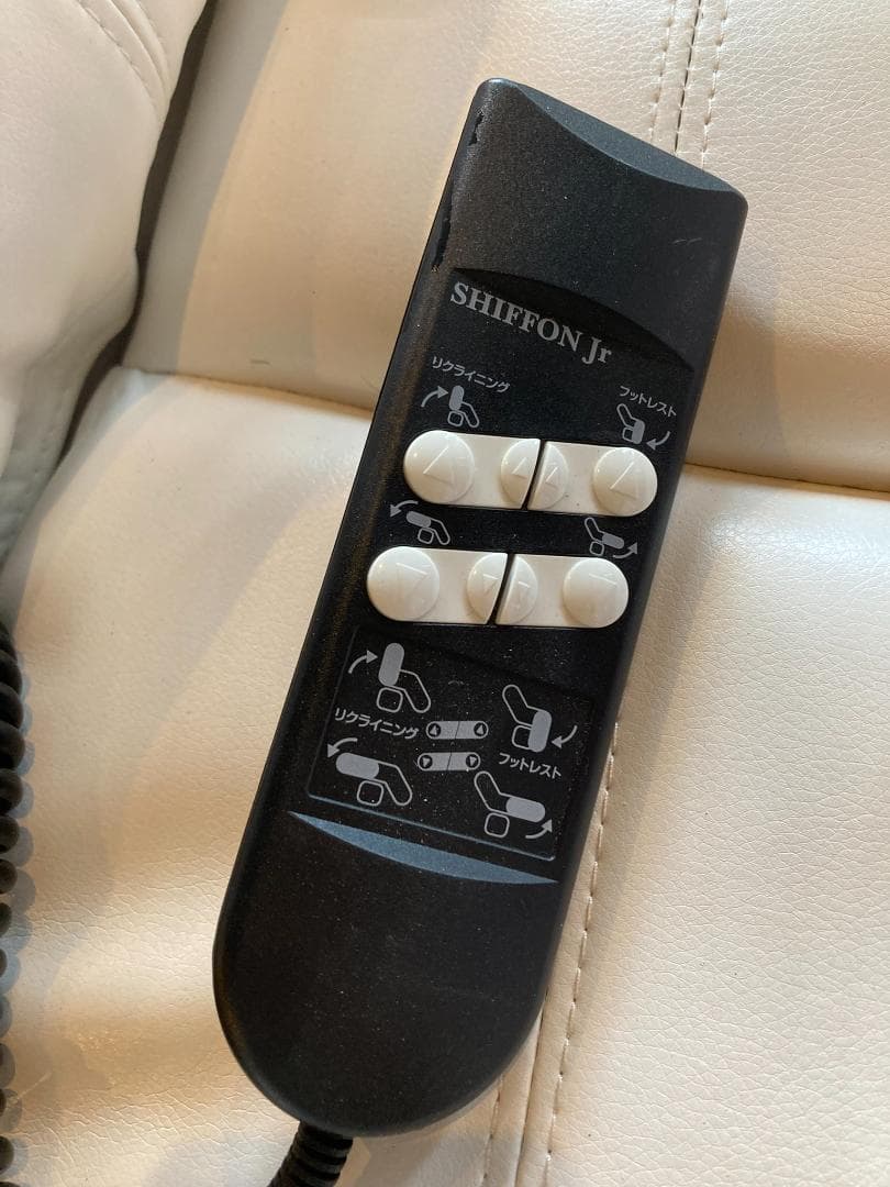 リクライニングホワイトチェア マツエク