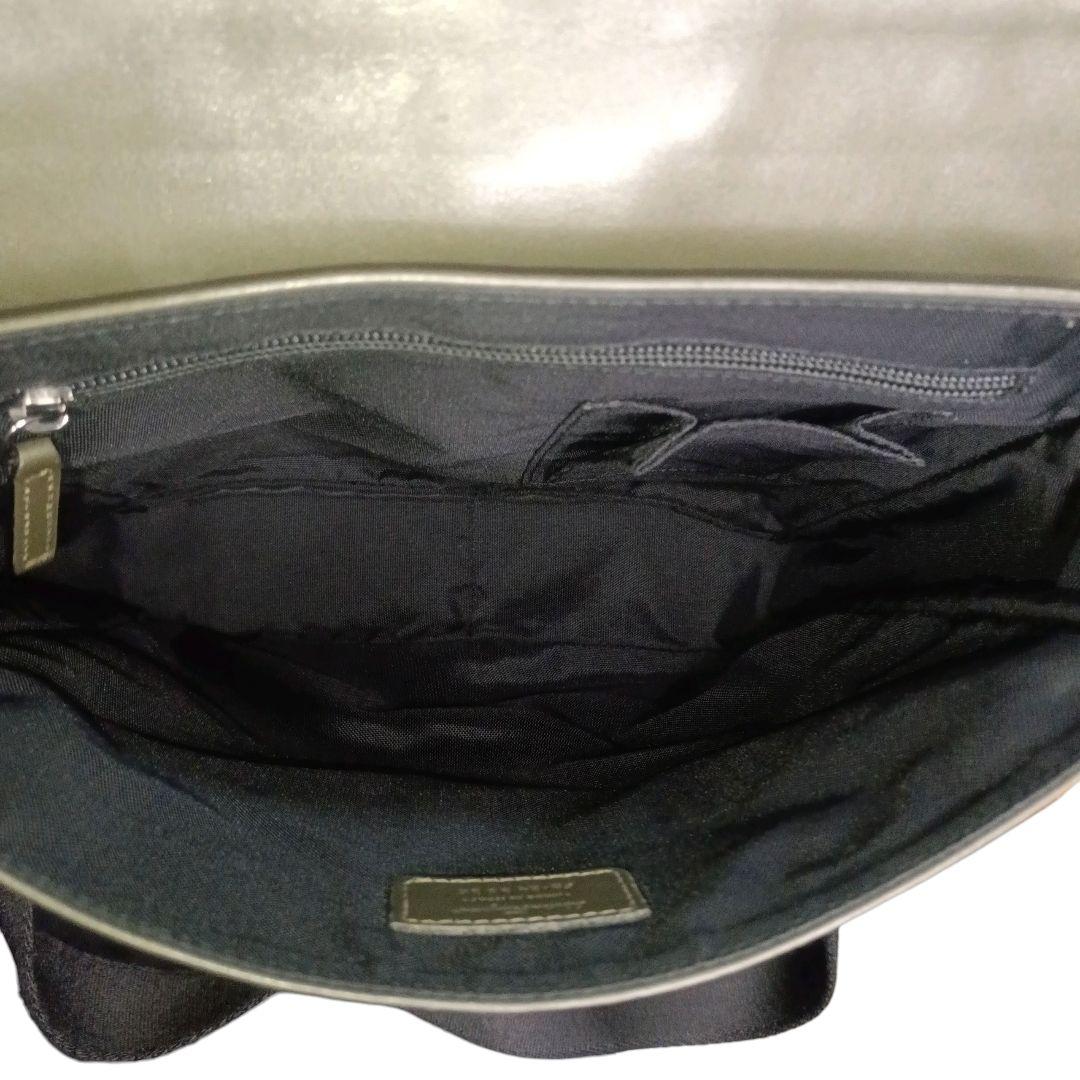 ✨Salvatore Ferragamo 羊革オールレザー メッセンジャーバッグ