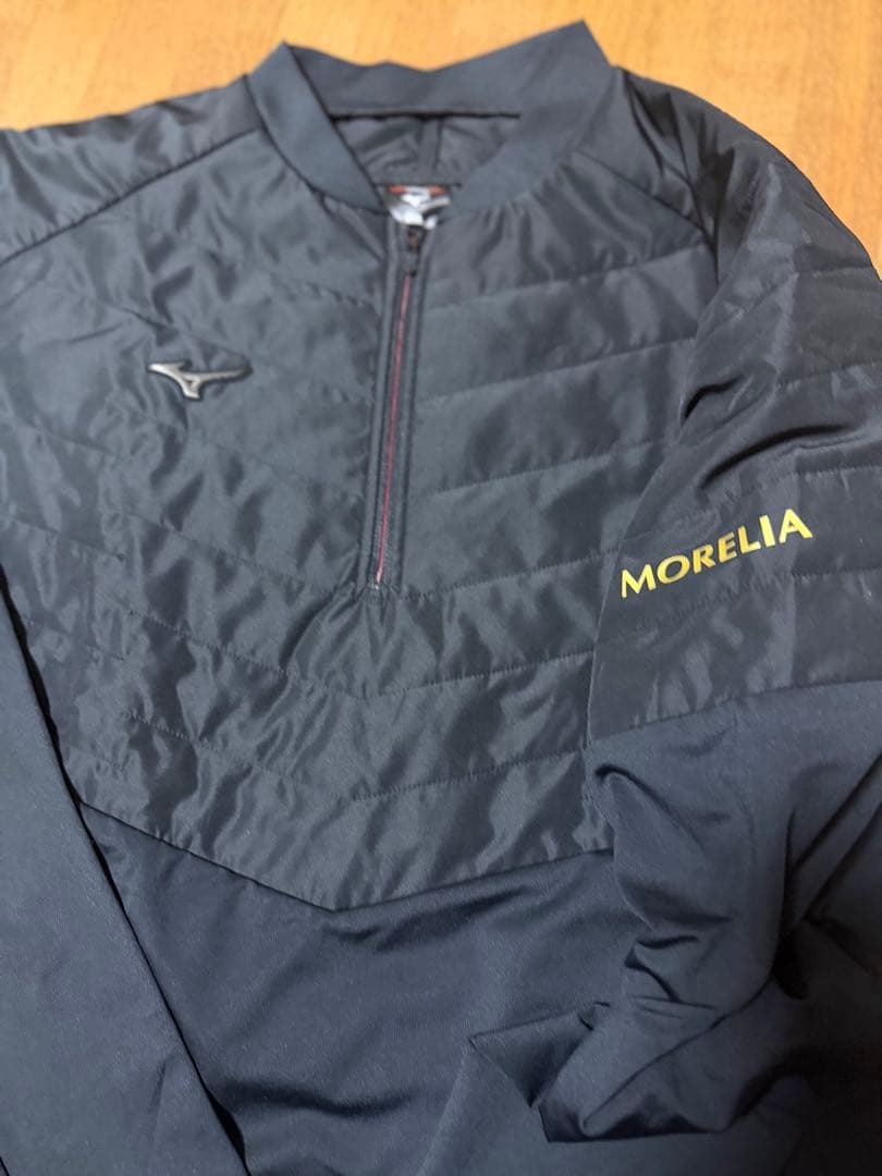 ミズノ モレリア　 ハイブリッド　ウィンドブレーカー