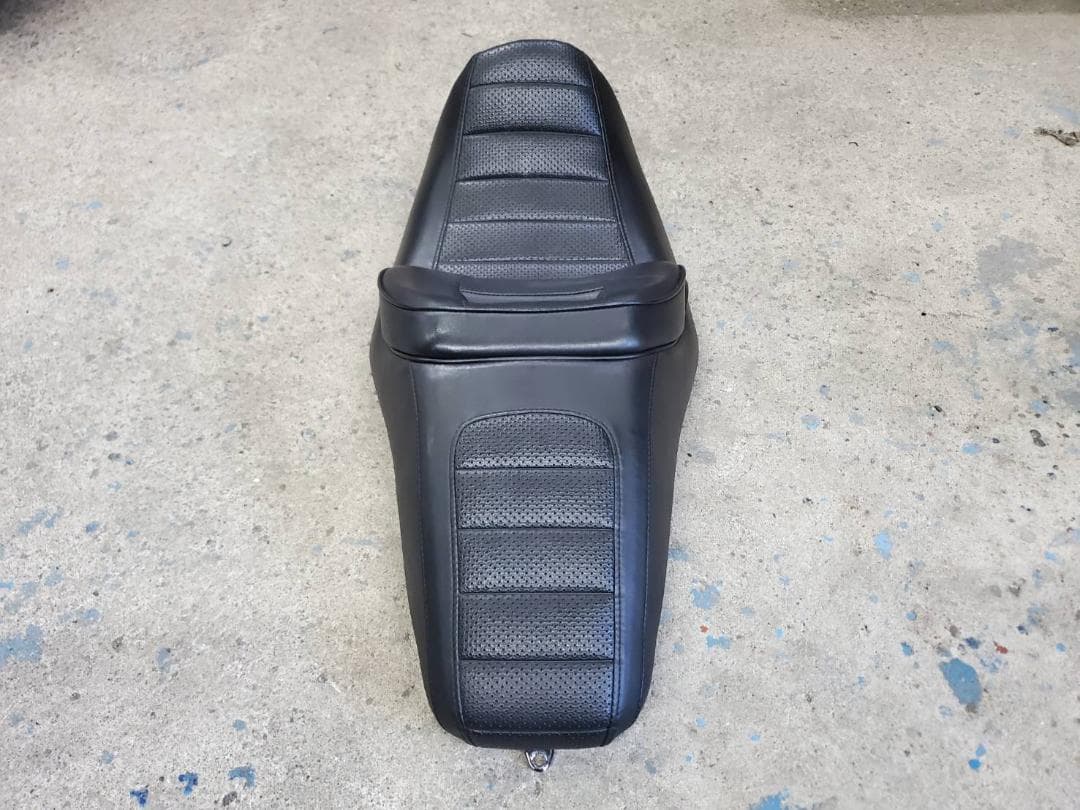 美品ハーレー ダイナ ローライダー 06~17 純正 シートパッド リーチシート