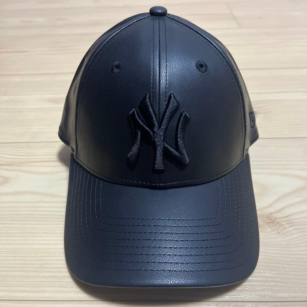 売り尽くしセール　ニューエラ　NEW ERA ヤンキース　レザー調　ブラック