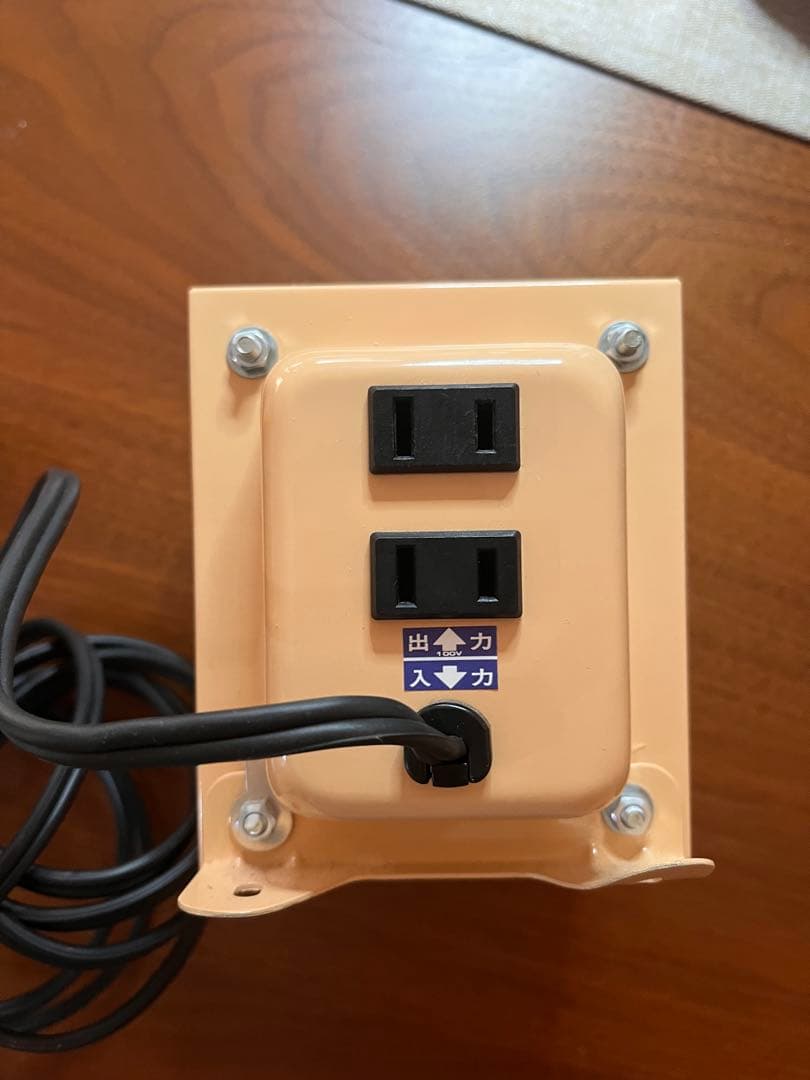 NDF-1500-U 変圧器（120V→100V）