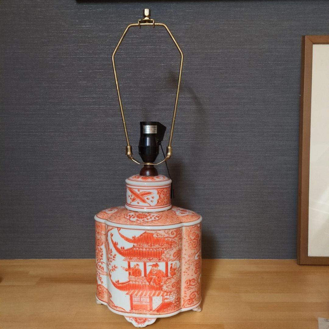 オレンジとホワイトの陶器製テーブルランプ