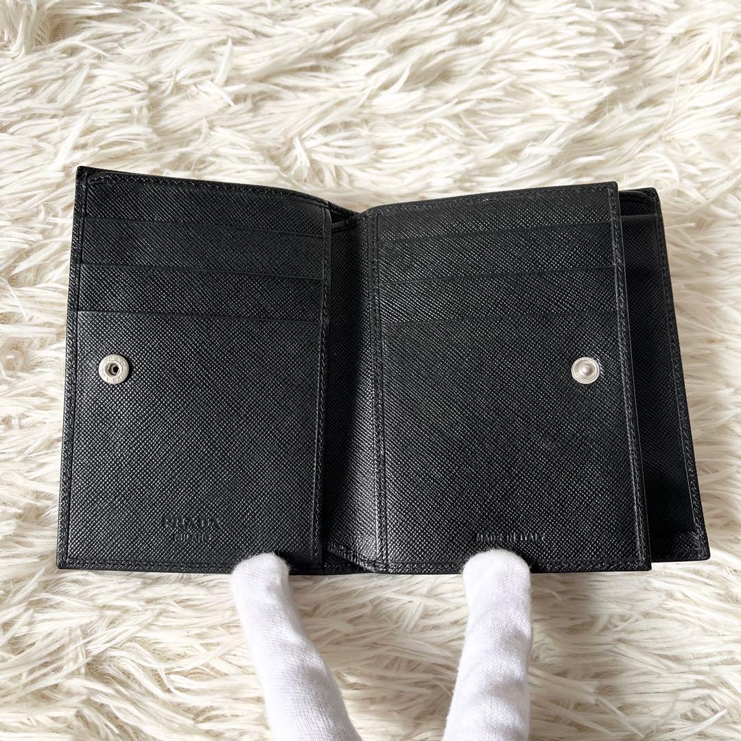 未使用級✨PRADA プラダ　折財布　サフィアーノ　レザー　三角ロゴプレート　黒