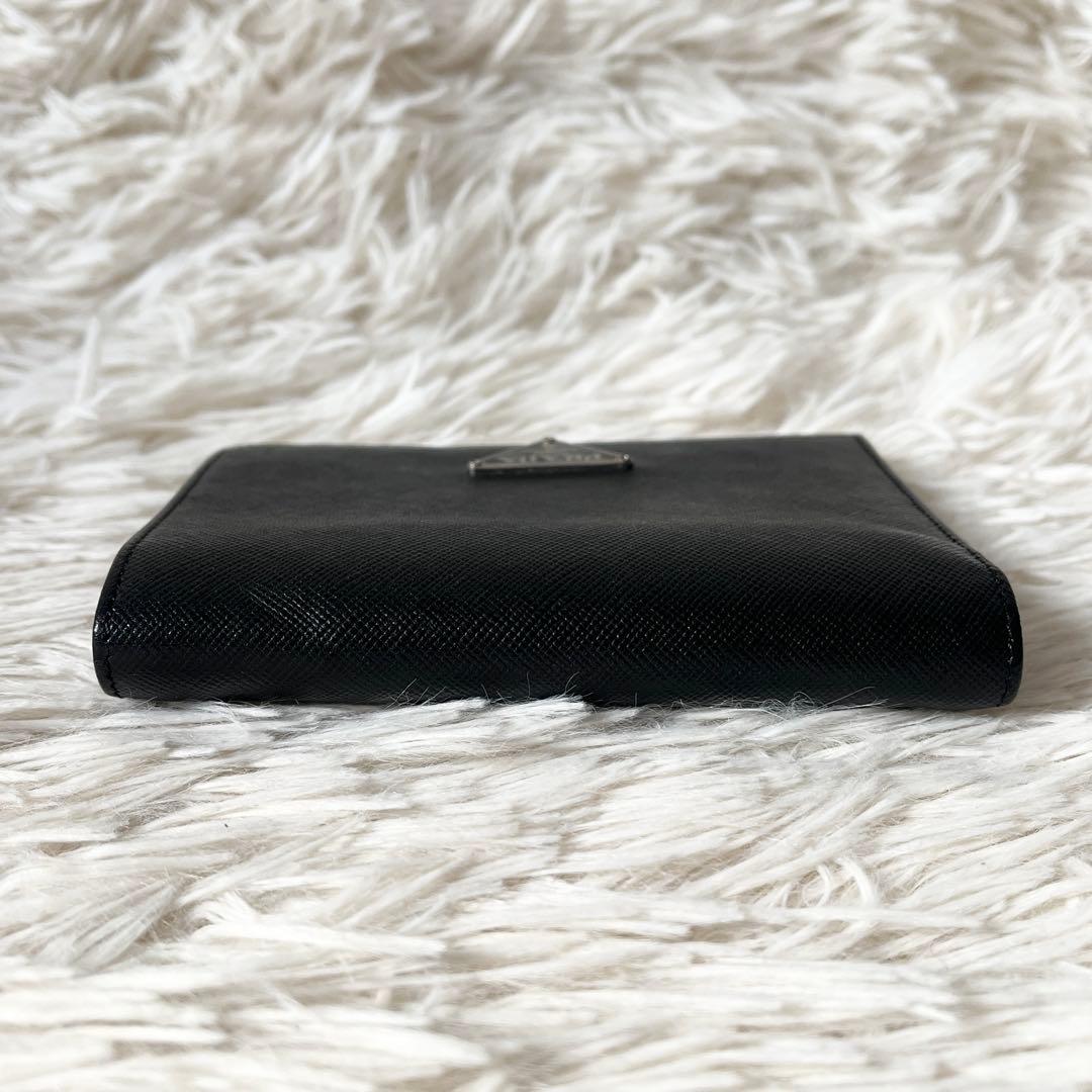 未使用級✨PRADA プラダ　折財布　サフィアーノ　レザー　三角ロゴプレート　黒