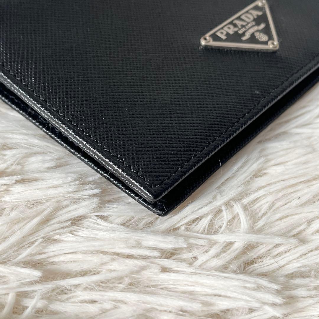 未使用級✨PRADA プラダ　折財布　サフィアーノ　レザー　三角ロゴプレート　黒