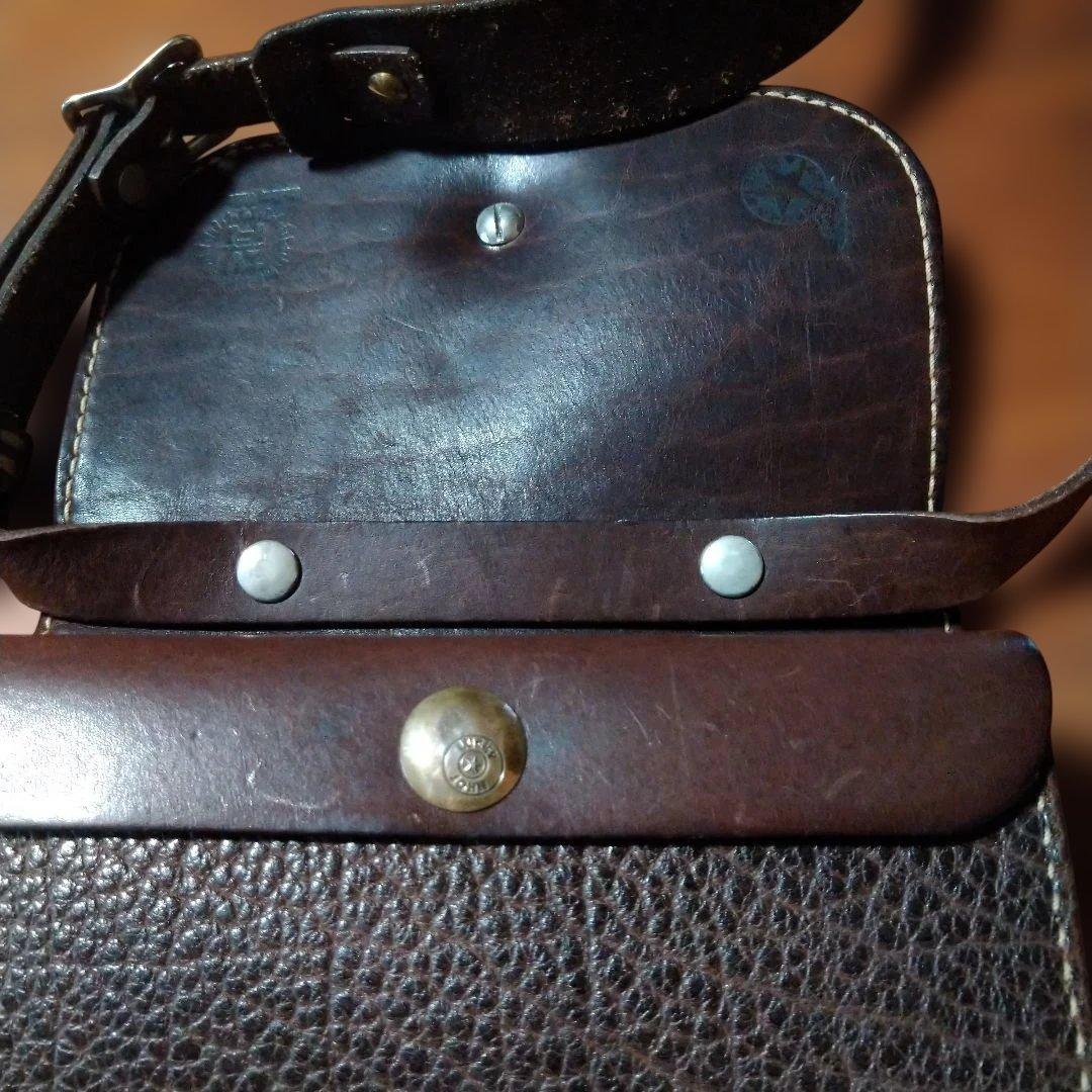 ラッキージョン　ブラウンレザー スターコンチョ付きウォレットショルダー