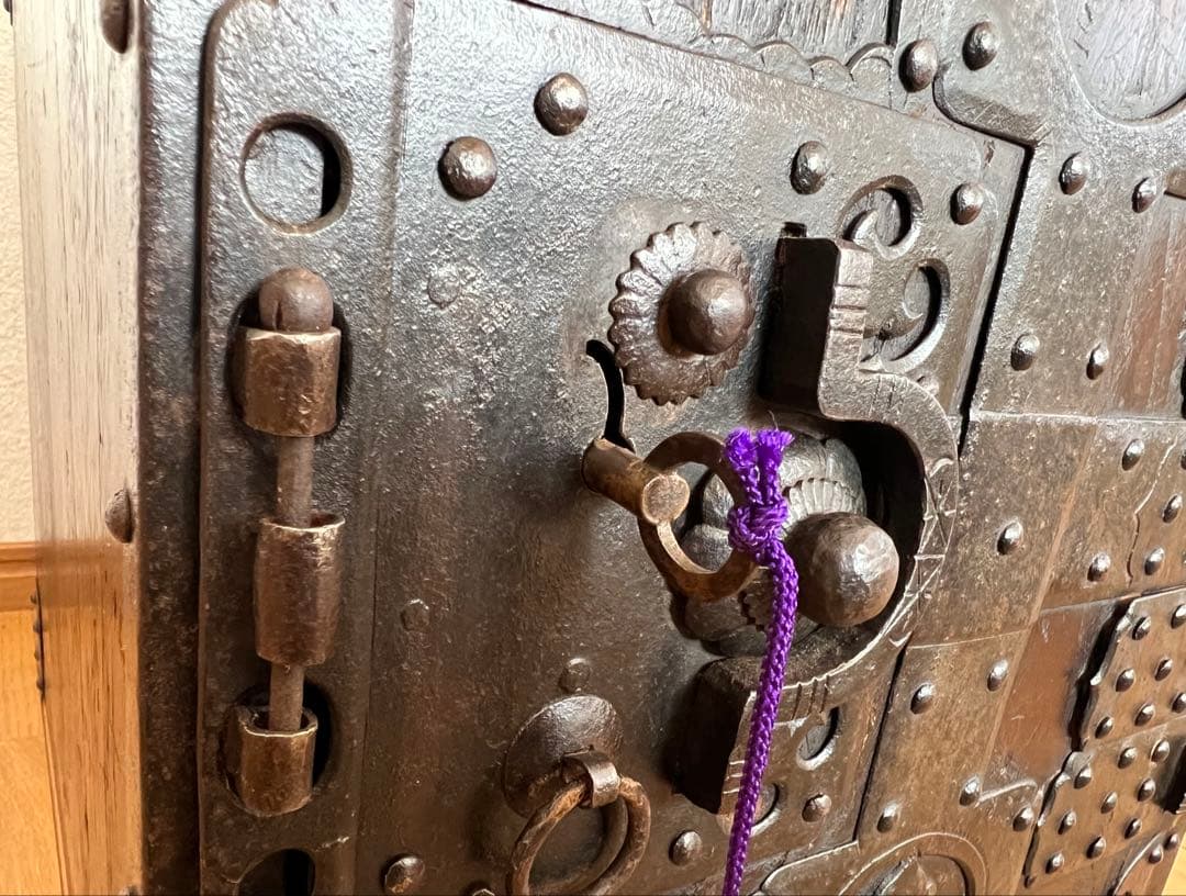 骨董品 船箪笥 時代箪笥 木製 鉄金具 鍵付 アンティーク 小引出(5ヶ所)