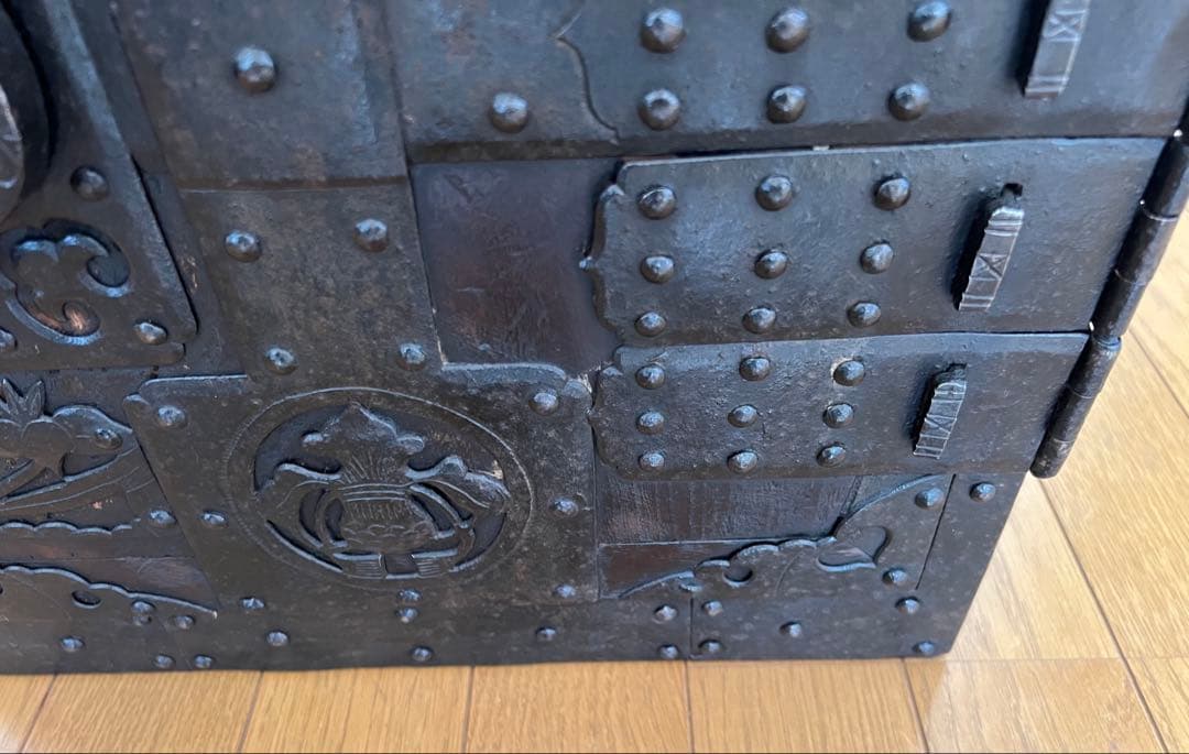 骨董品 船箪笥 時代箪笥 木製 鉄金具 鍵付 アンティーク 小引出(5ヶ所)